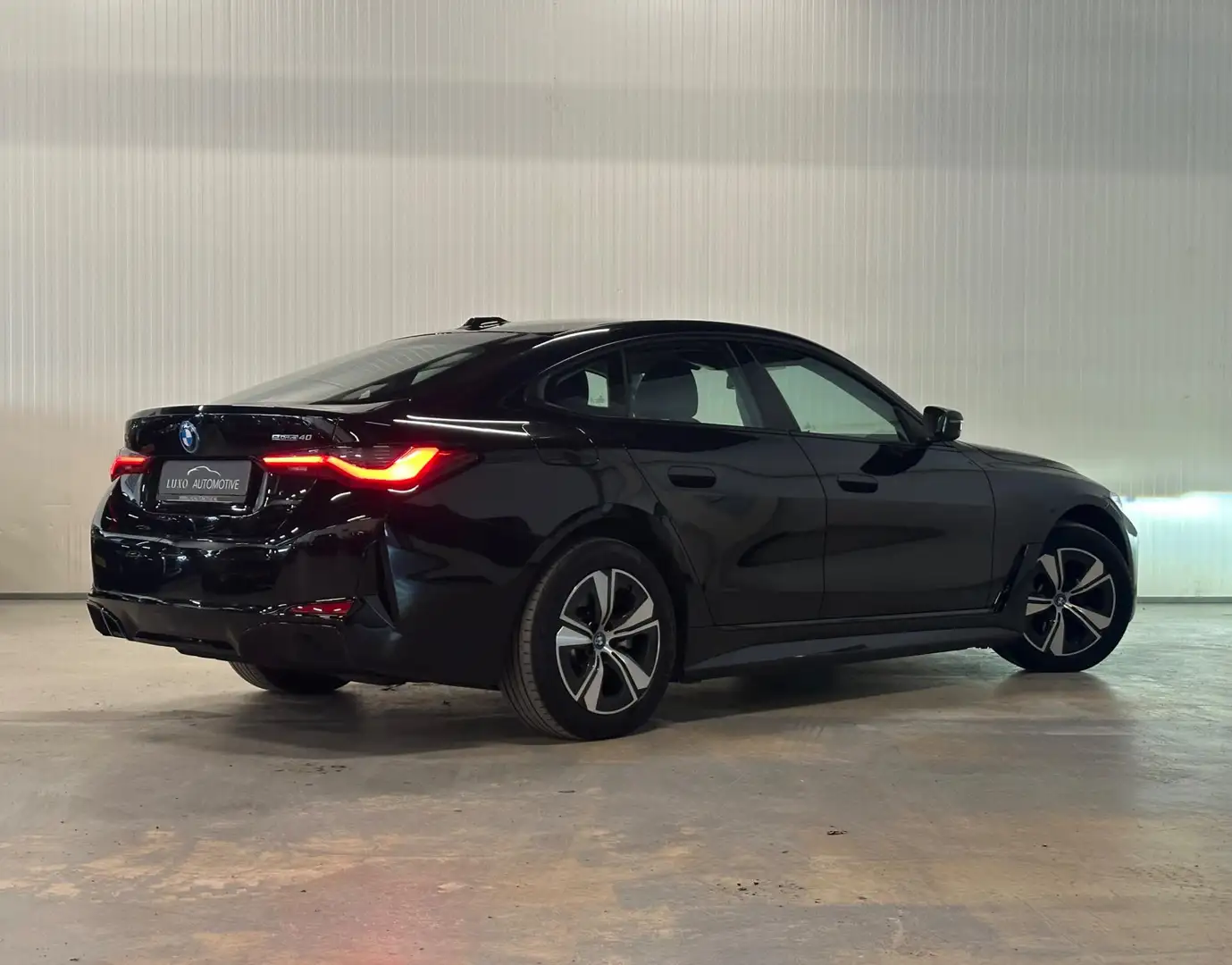 BMW i4 EDrive40 84 kWh | ACHTERUITRIJCAMERA | ZWART HEMEL Zwart - 2