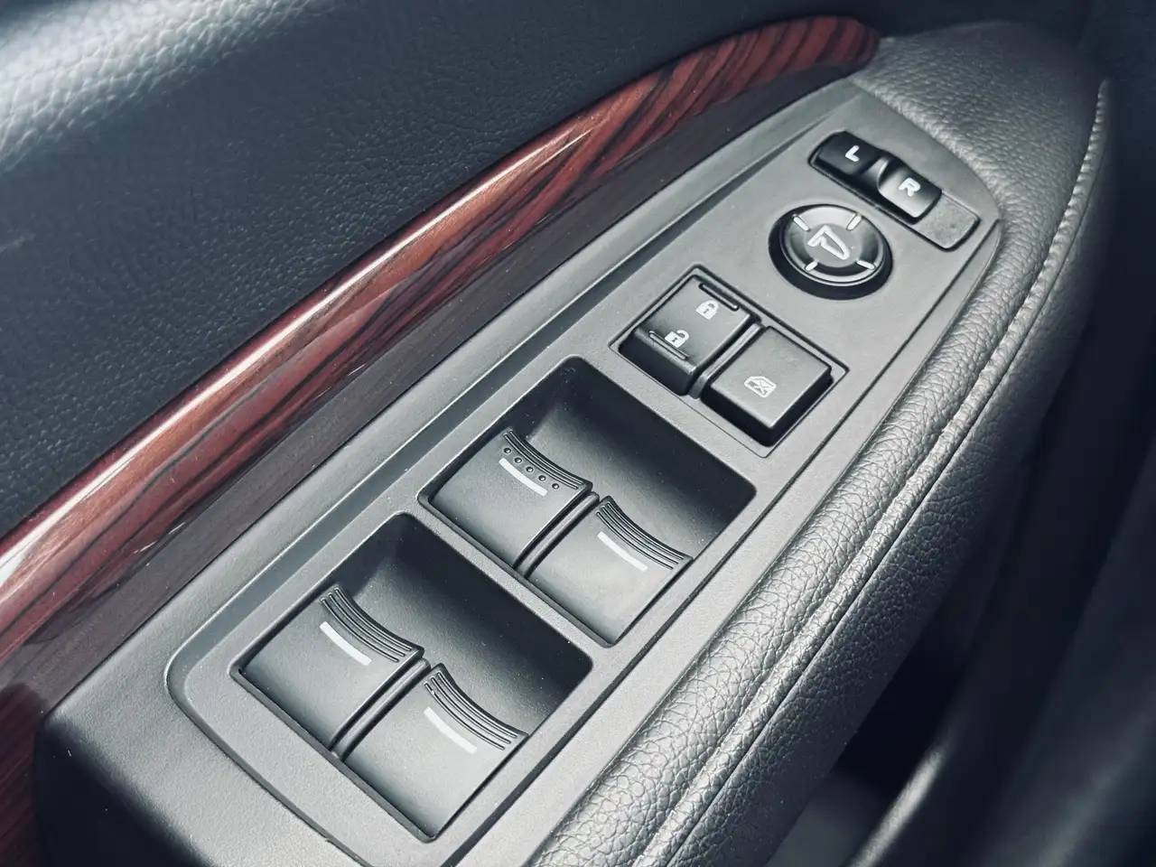 Acura MDX снимка Acura MDX