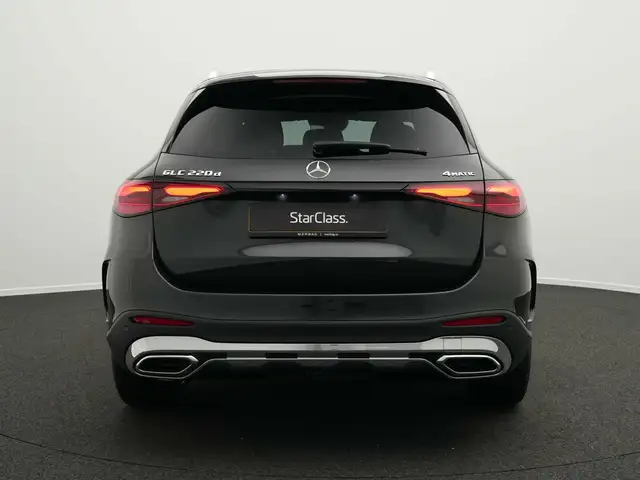 Mercedes-Benz GLC view 4