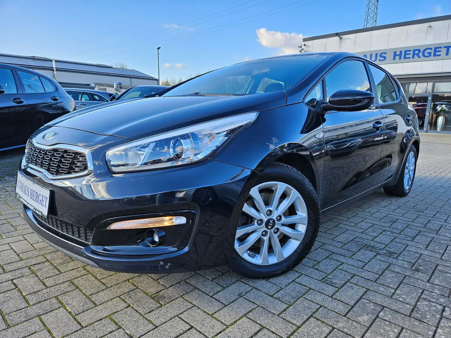 Kia Ceed / cee'd 1.4 Scheckheftgepflegt Schwarz - 1