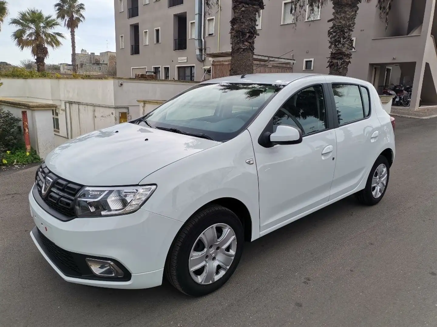 Dacia Sandero 1.0 SCe 12V 75CV Start&Stop Comfort Bianco - 1
