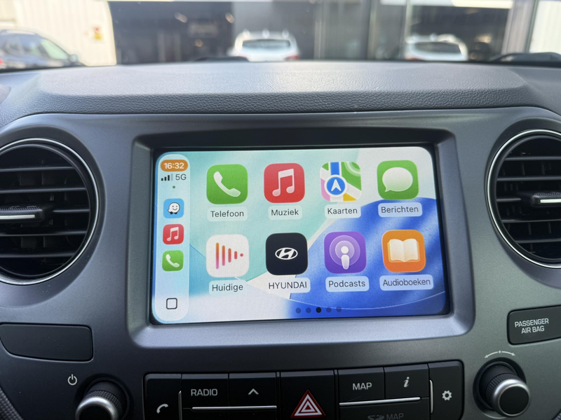 Hyundai i10 1.0i Comfort Apple carplay / Android auto / Park s — photo 11
