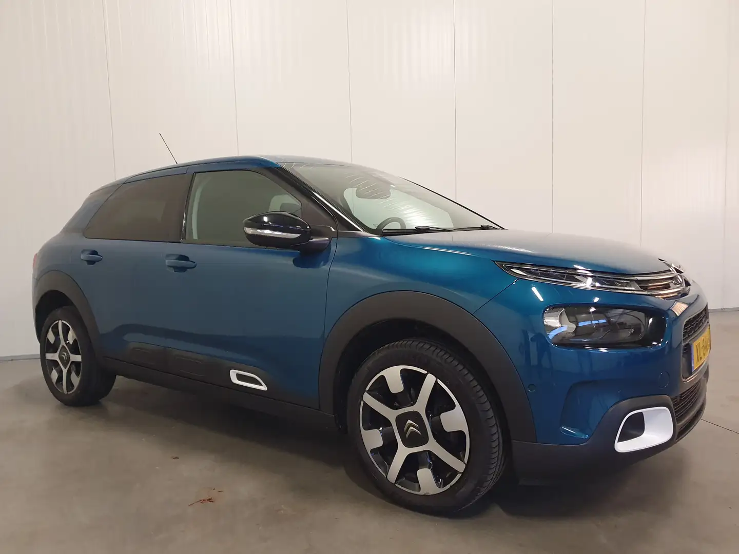 Citroen C4 Cactus 1.2 PureTech Shine PANO/NAVI/CAMERA/CRUISE/AIRCO/L Blauw - 2