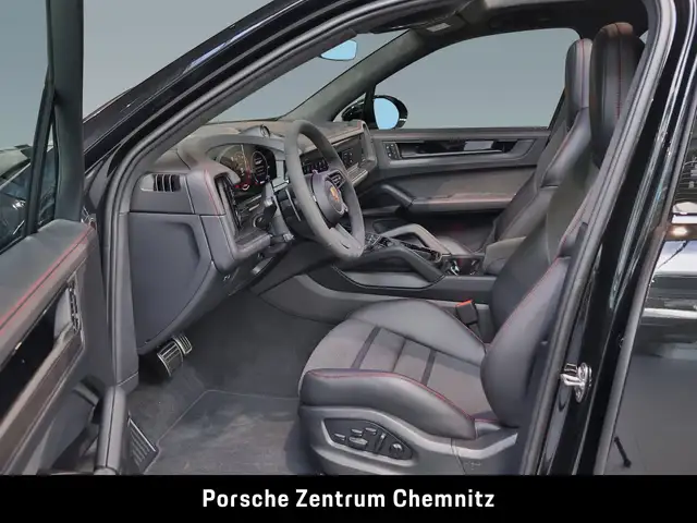 Porsche Cayenne view 12