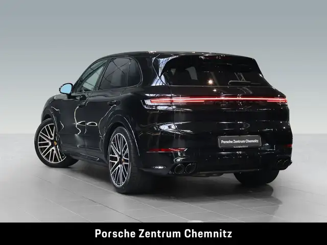 Porsche Cayenne view 3