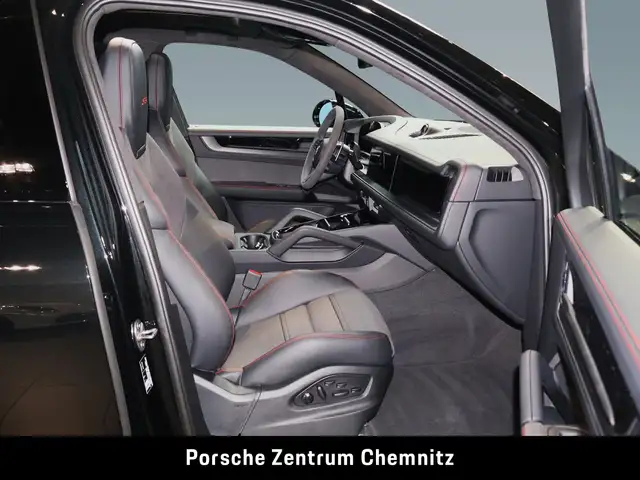 Porsche Cayenne view 13