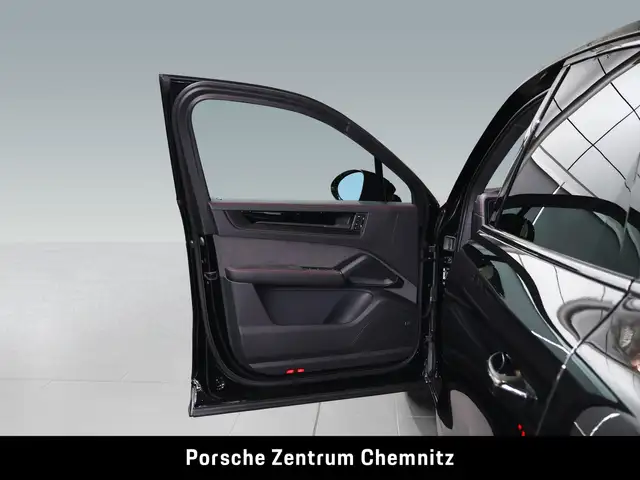 Porsche Cayenne view 10