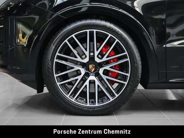 Porsche Cayenne view 6