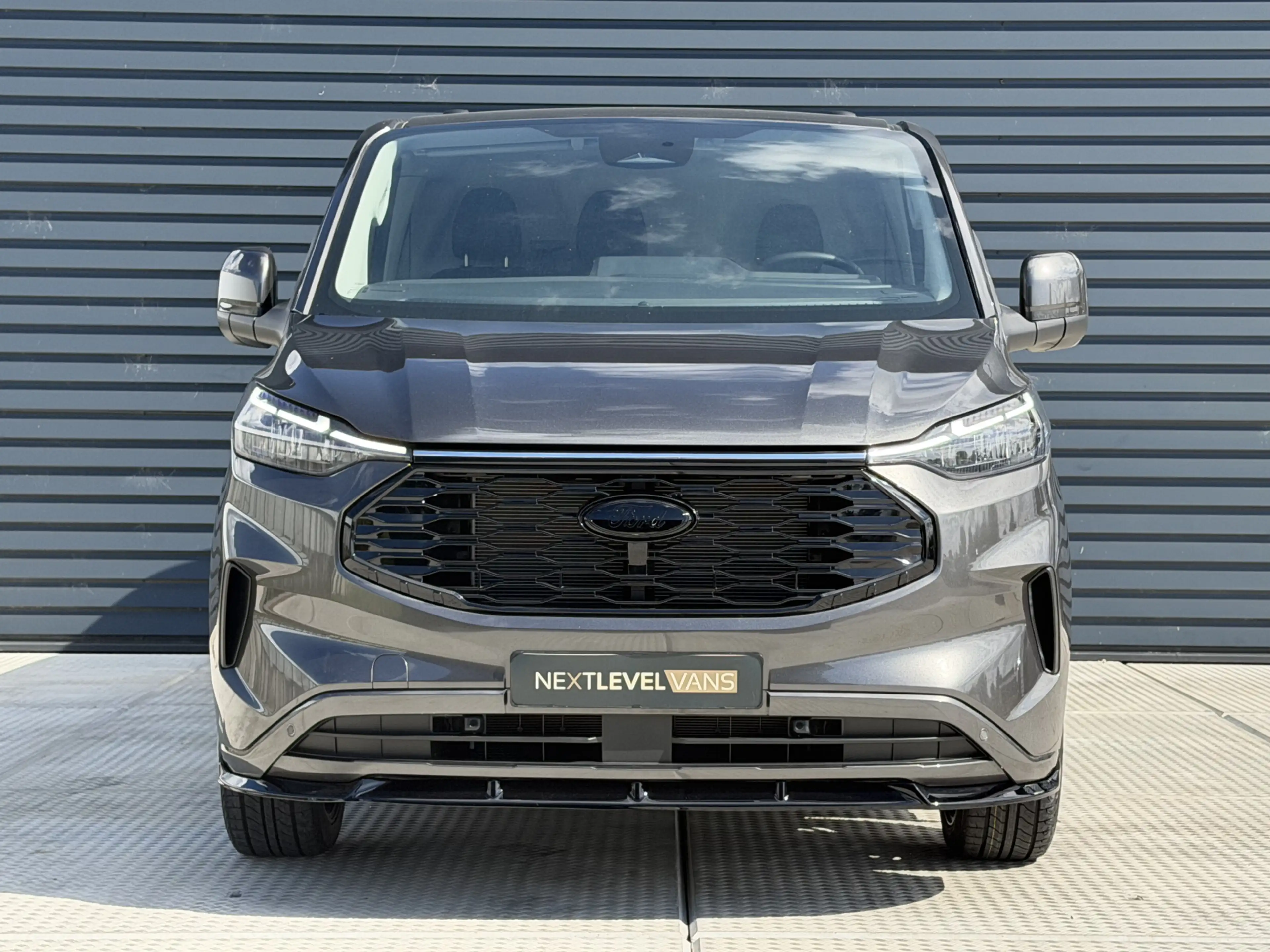 Ford E-Transit Cust. 340 L2H1 Limited 71 kWh NEXT LEVEL 2 x schui — photo 2