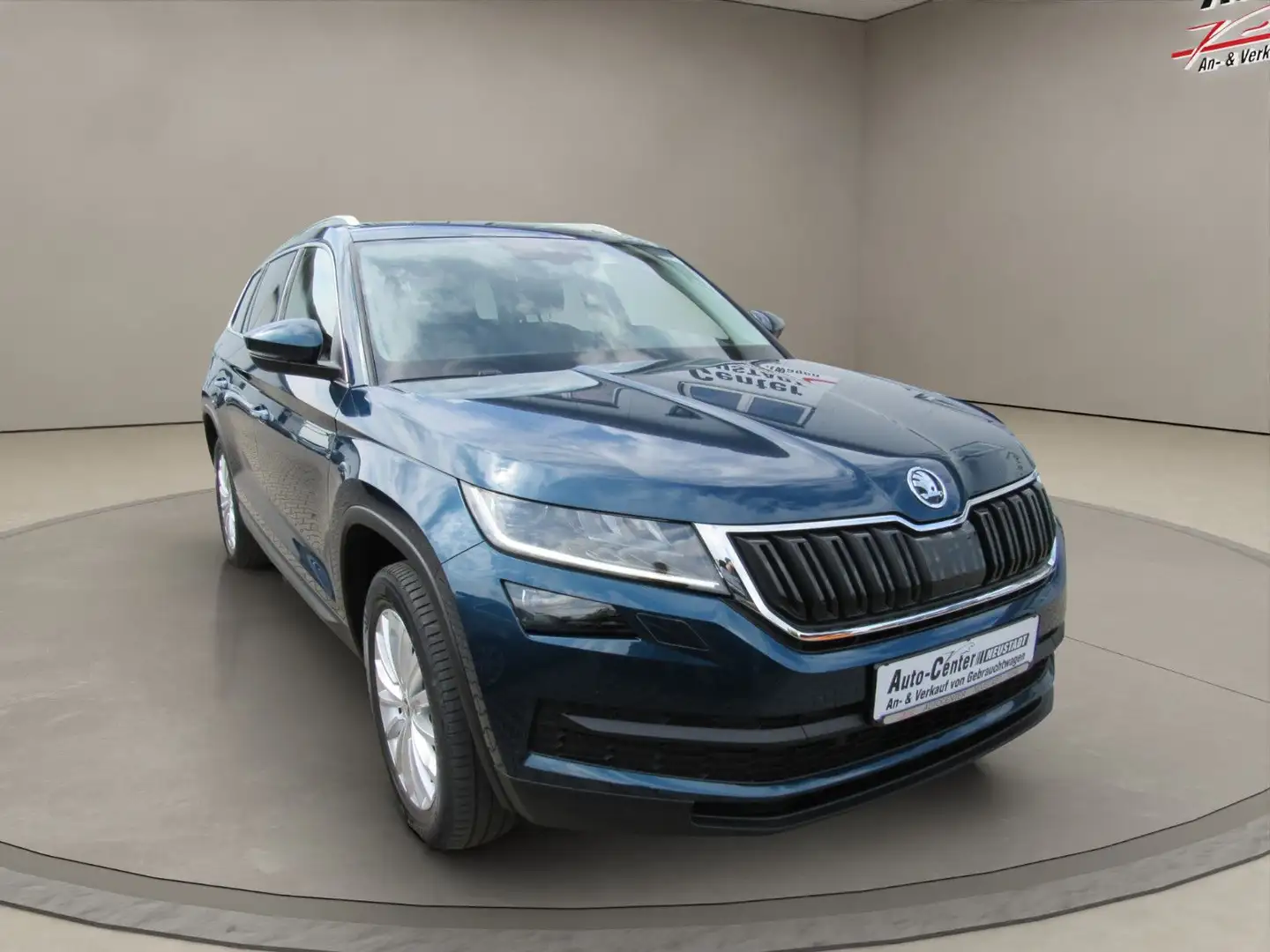 Skoda Kodiaq Style AHK, PDC Blau - 1