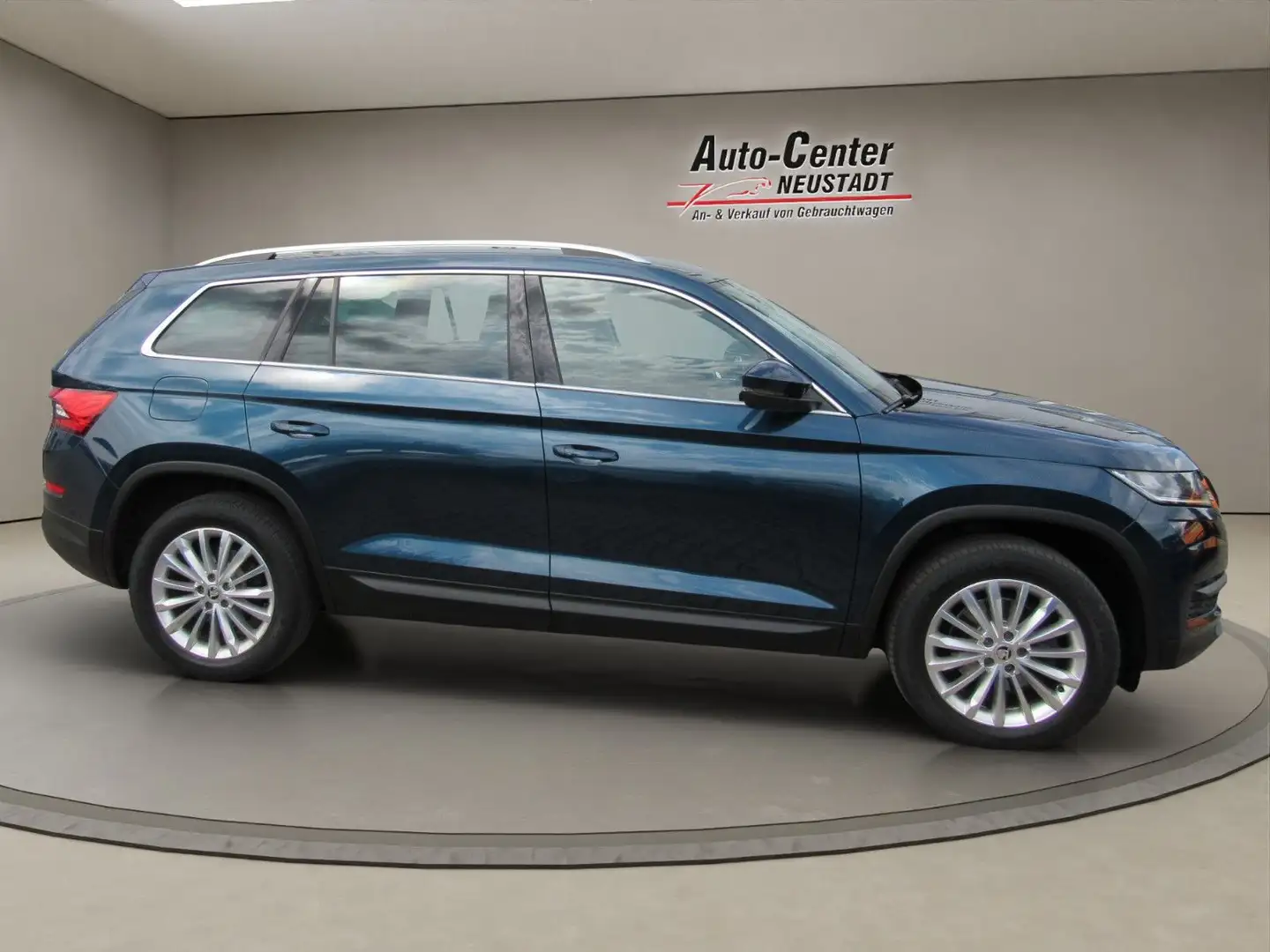 Skoda Kodiaq Style AHK, PDC Blau - 2