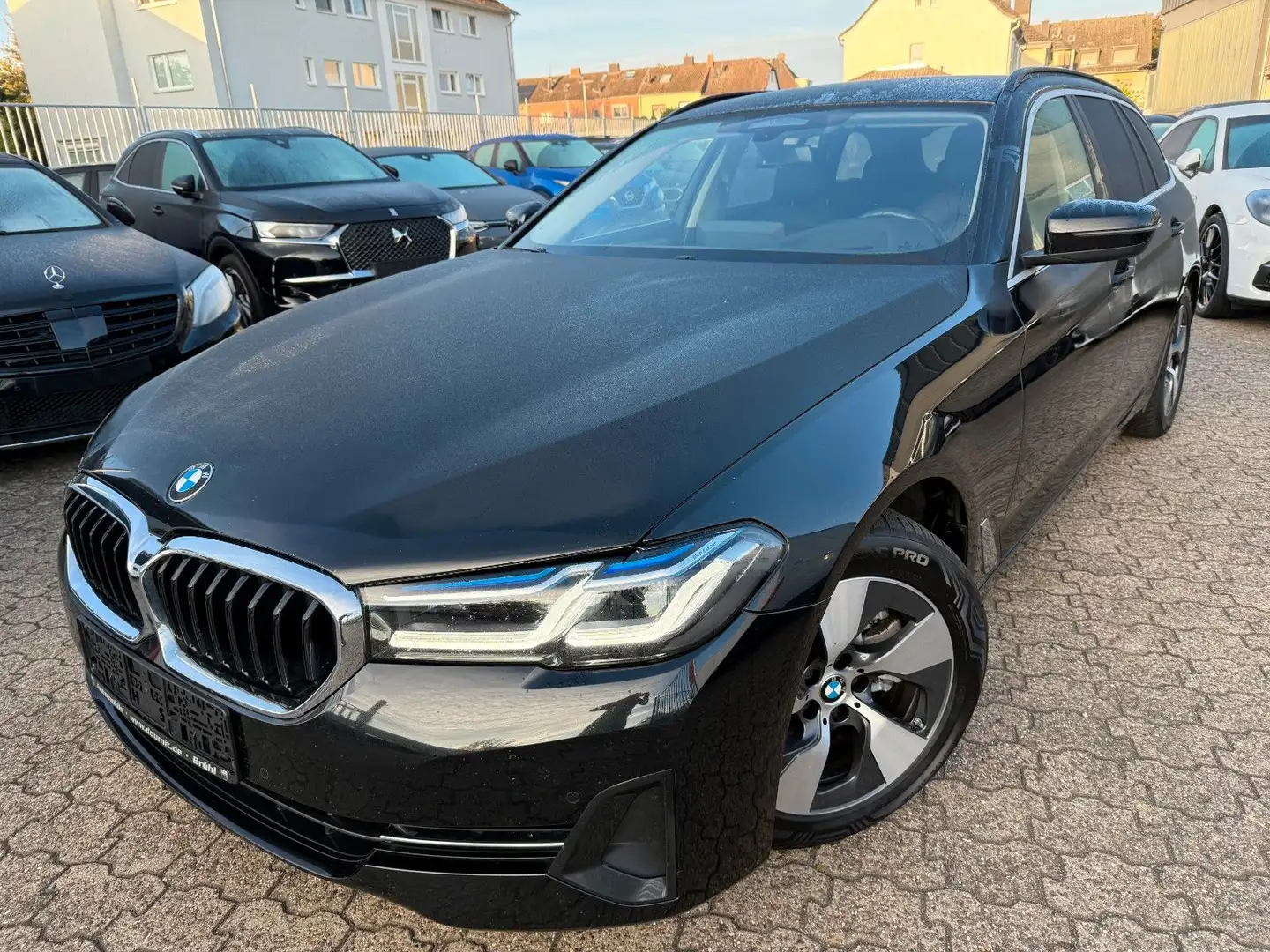 BMW 520 d Touring Head-Up, Leder, Automatik, Shz Schwarz - 2