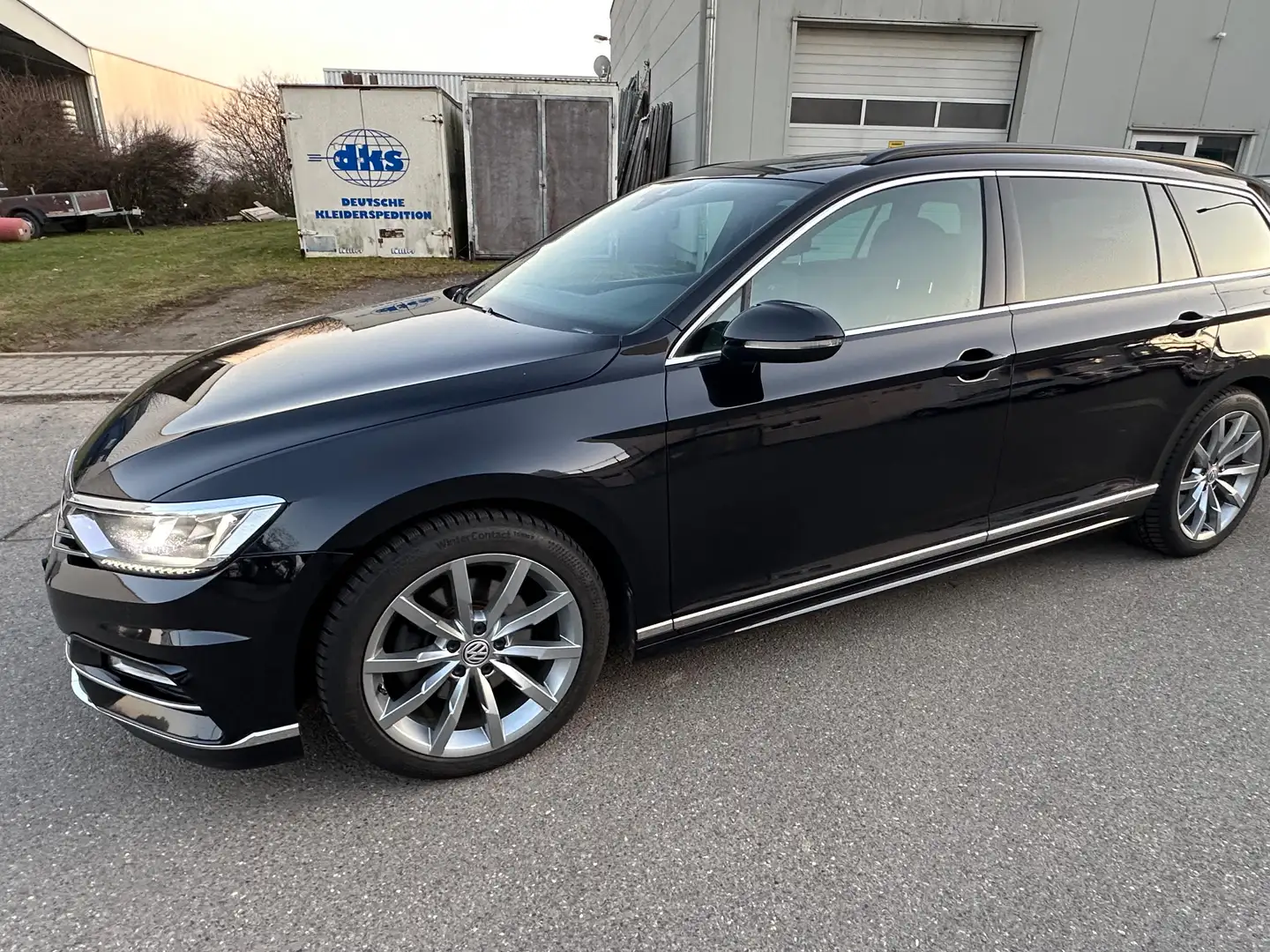 Volkswagen Passat Business Premium Paket R-Line Sportpaket Schwarz - 2