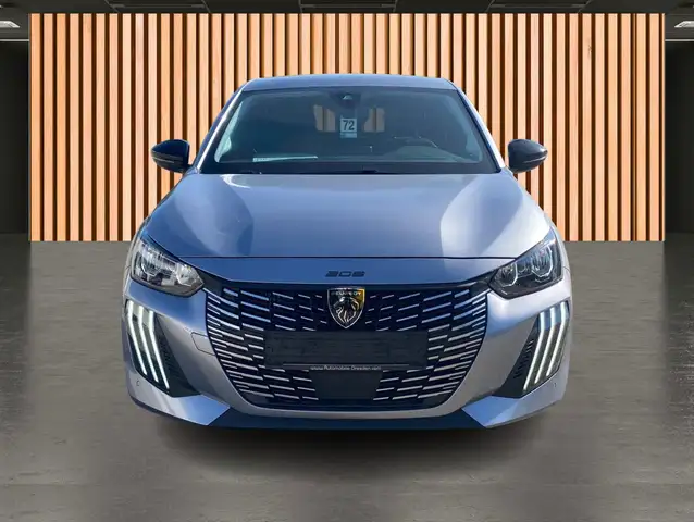 Peugeot 208 view 4