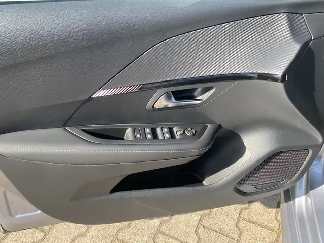 Peugeot 208 view 13