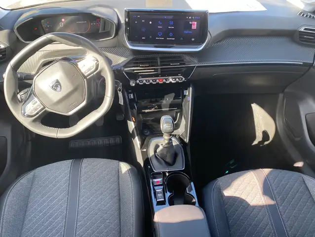 Peugeot 208 view 3