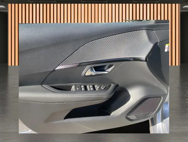 Peugeot 208 view 9