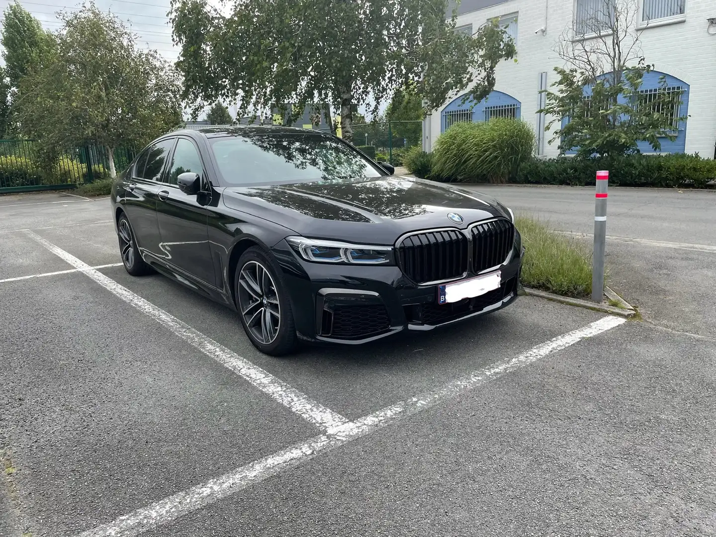 BMW 745 745e Noir - 1