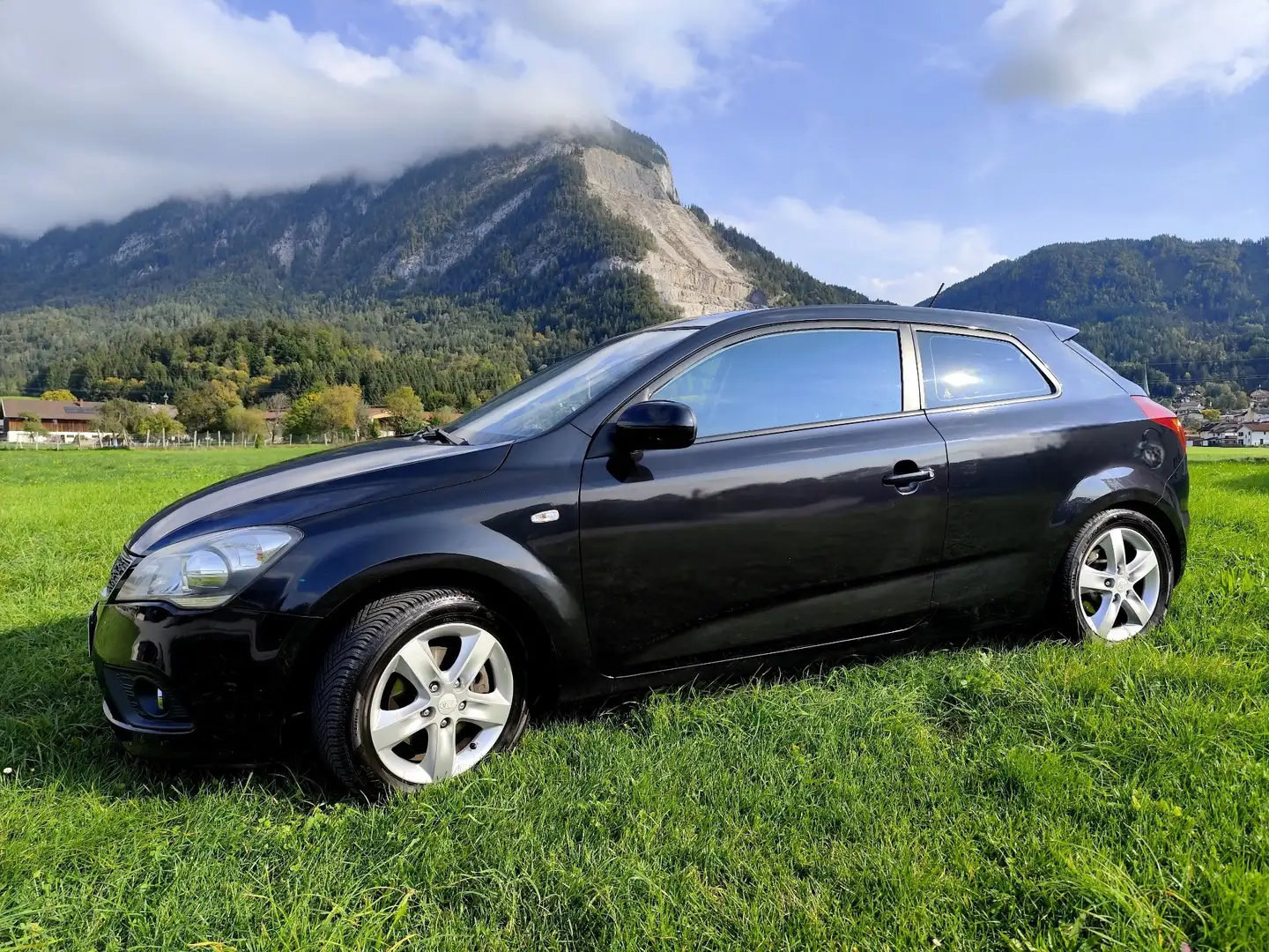 Kia ProCeed / pro_cee'd pro Ceed 1.6 CVVT Schwarz - 1