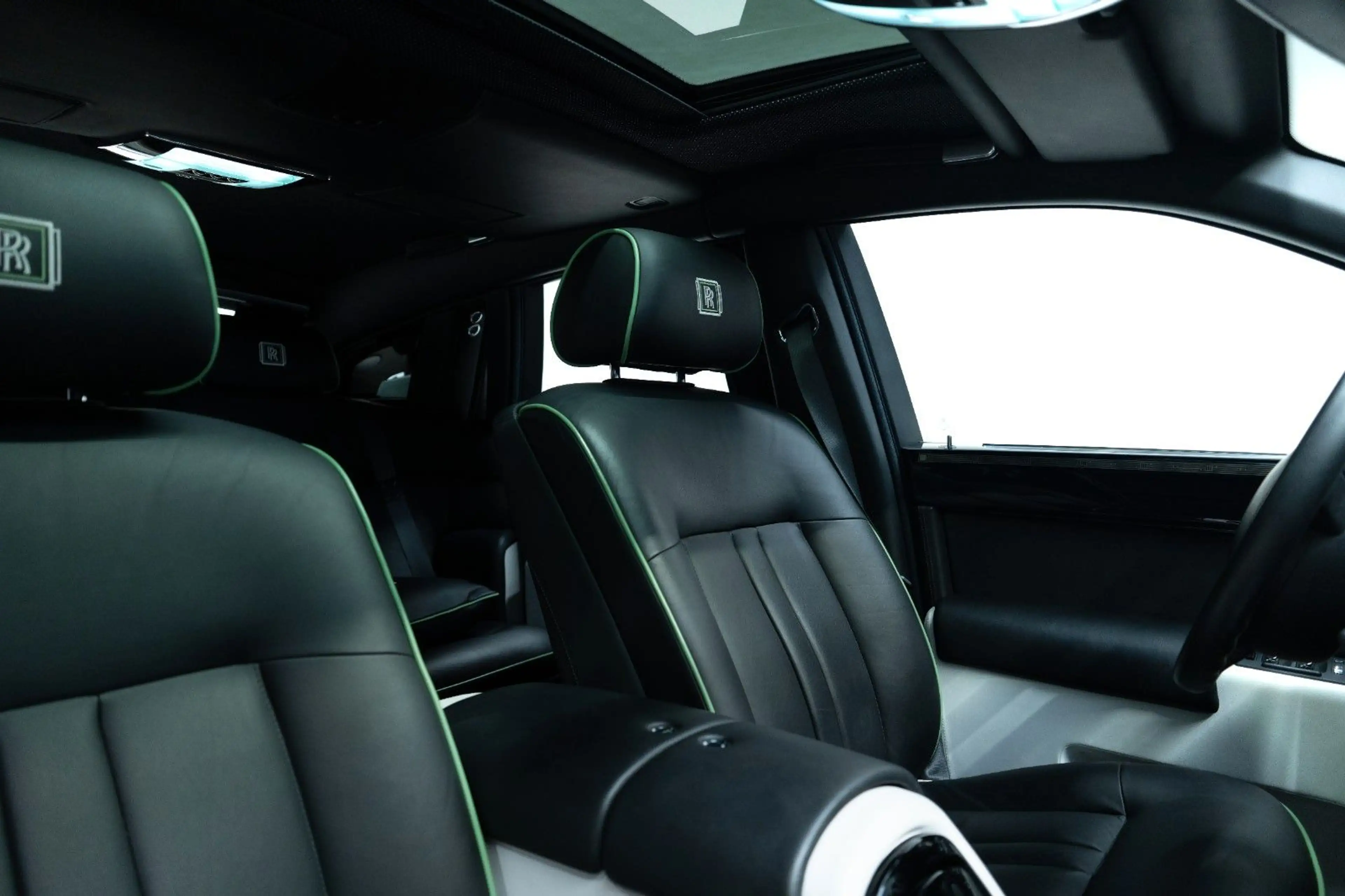 Rolls-Royce Phantom - — photo 12
