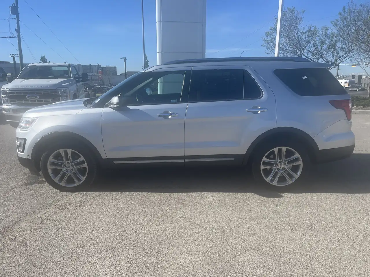 Ford Explorer photo Ford Explorer