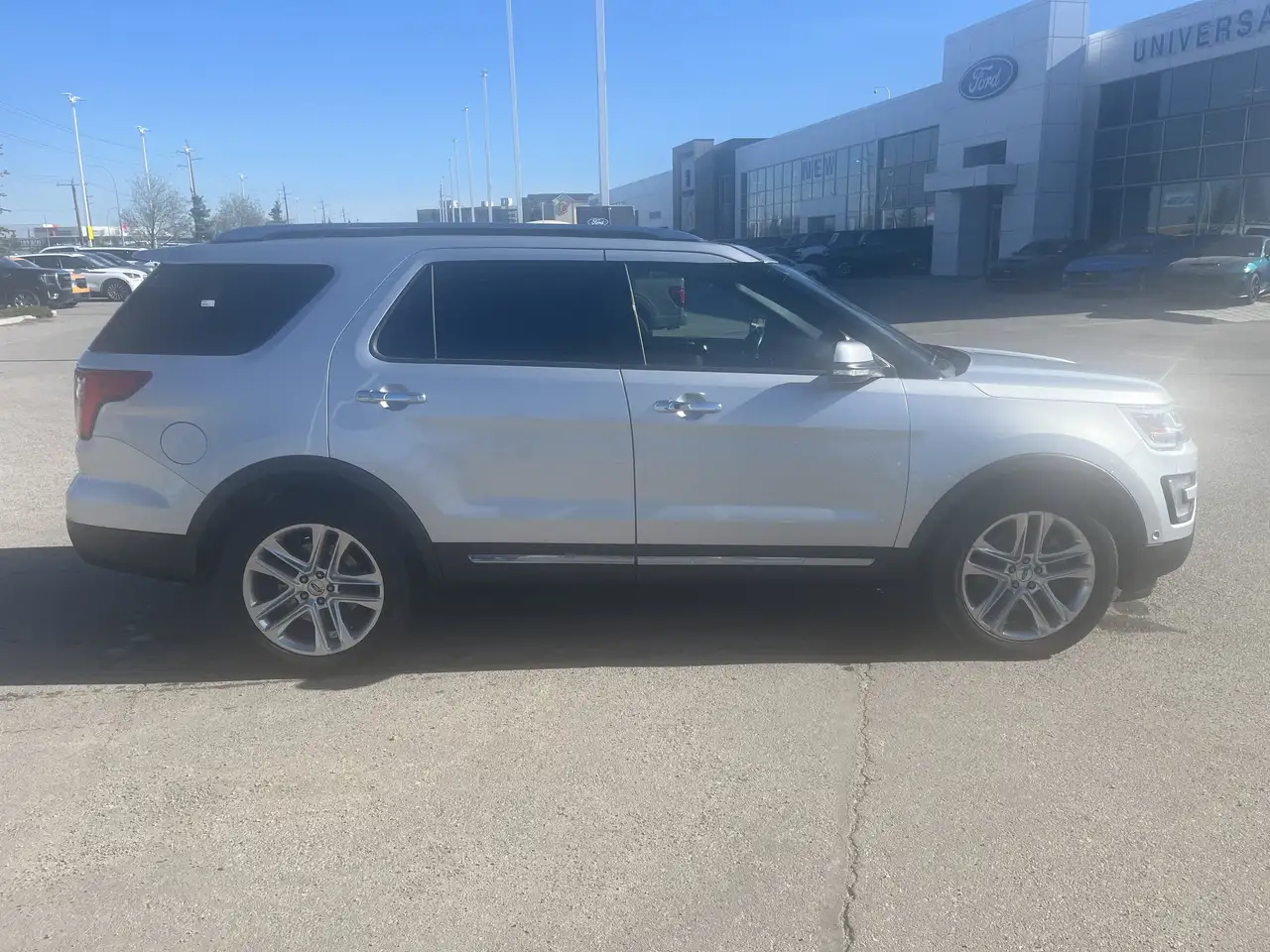 Ford Explorer photo Ford Explorer