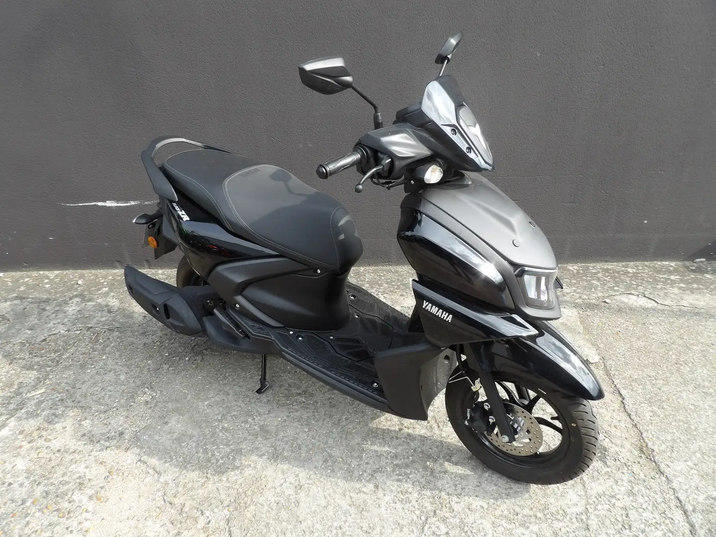 Yamaha Zwart - 1