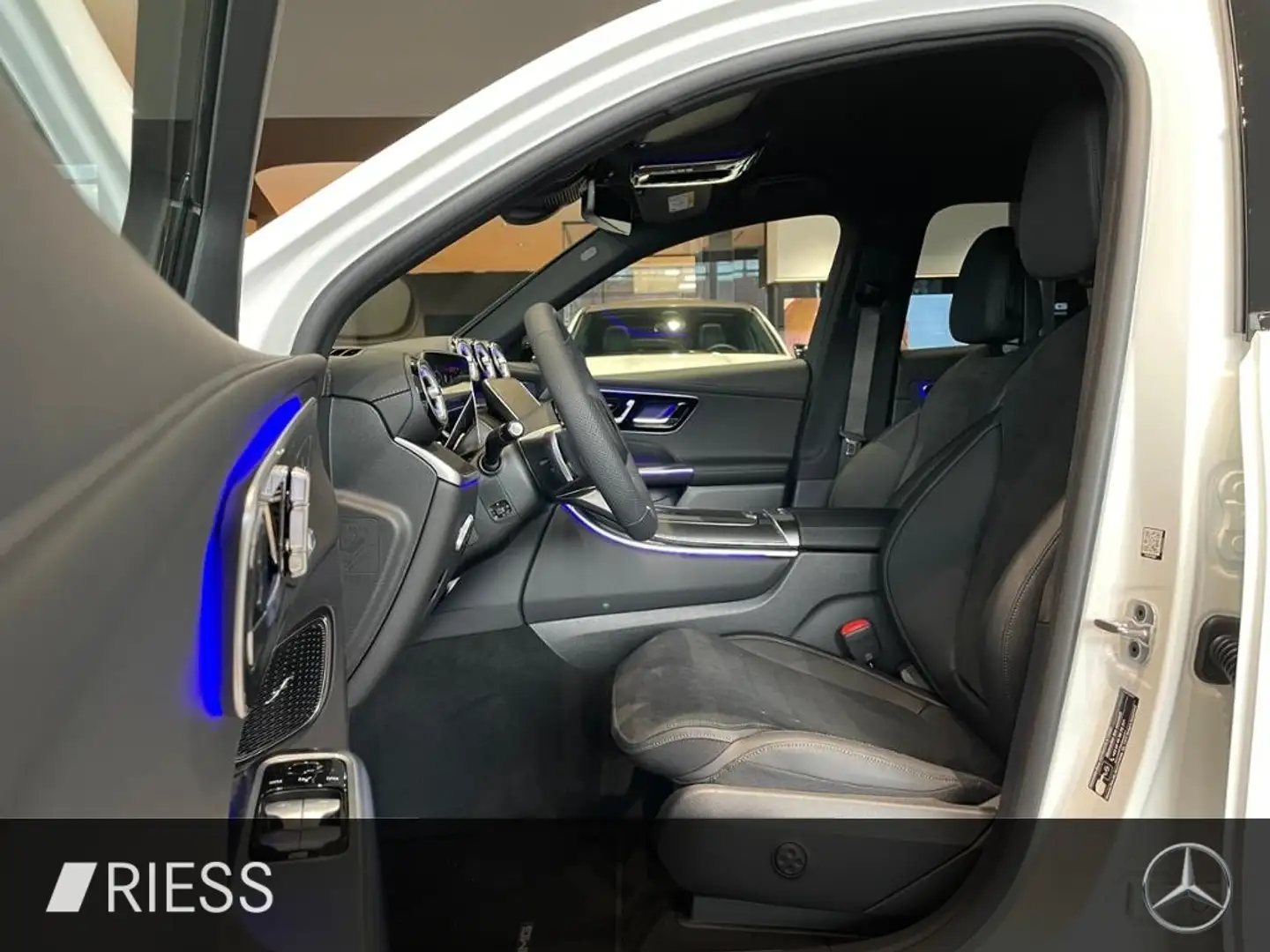 Mercedes-Benz GLC 200 AMG+DISTR+MEMORY+360°+KEYLESS+TOTW+NIGHT Weiß - 2