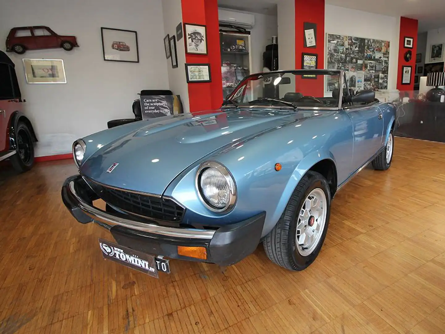 Fiat 124 Spider Europa Azzurra Pininfarina 2000 i.e. Azzurra DS Azul - 1