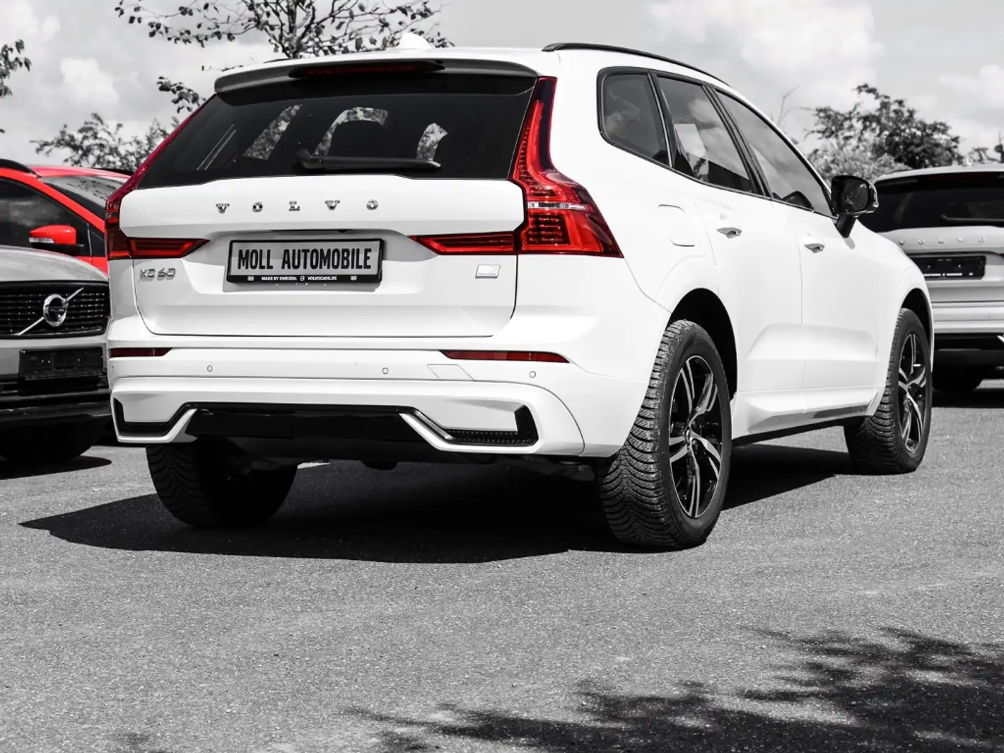 Volvo XC60 R Design Recharge Plug-In Hybrid AWD T8 Twin Engin White - 2