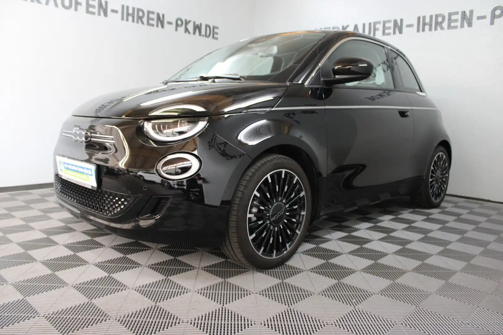 Fiat 500e La Prima by Bocelli JBL°LED°360°DAB+Spur° Černá - 1