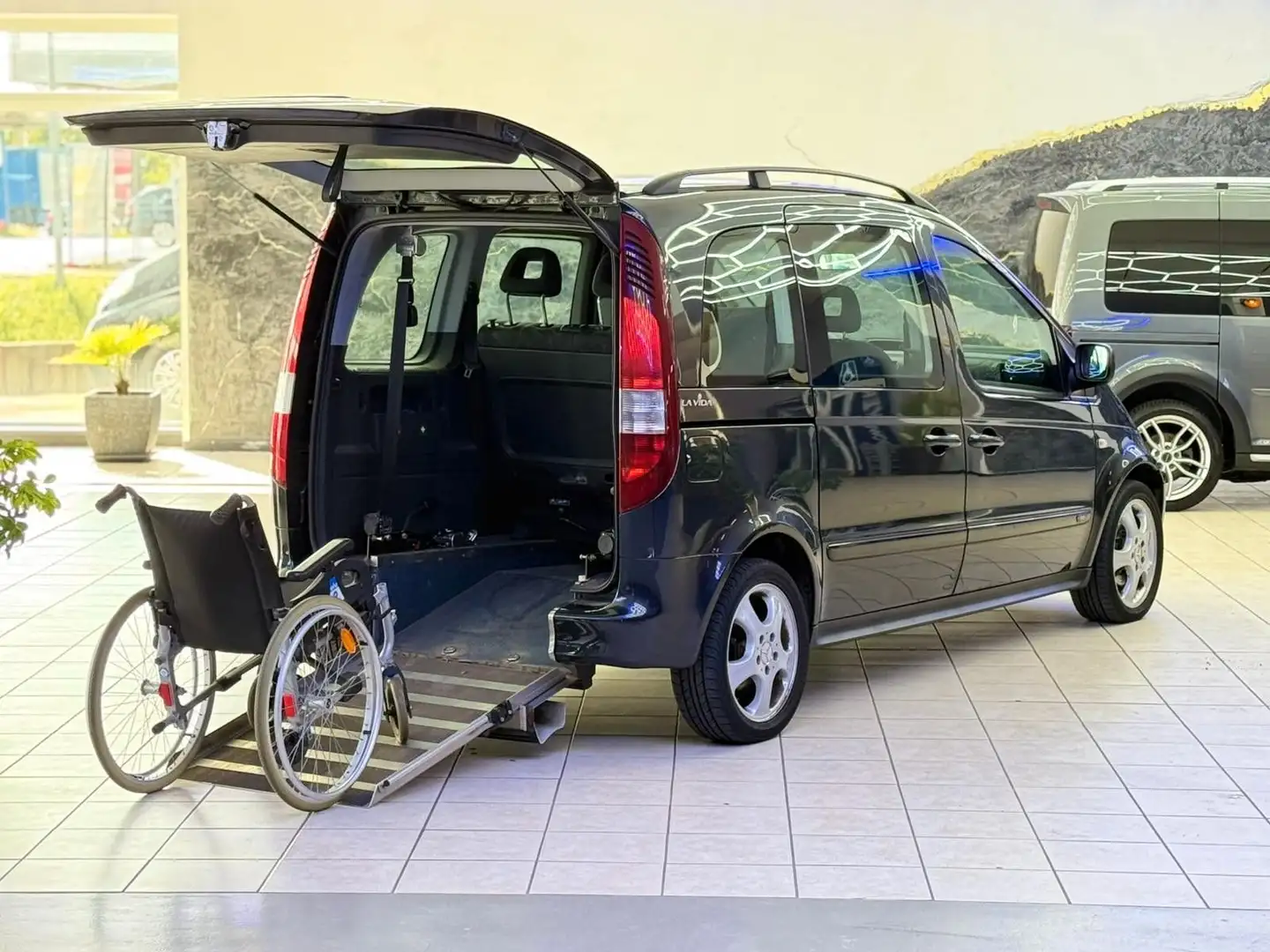 Mercedes-Benz Vaneo -Behindertengerecht-Rampe Noir - 2