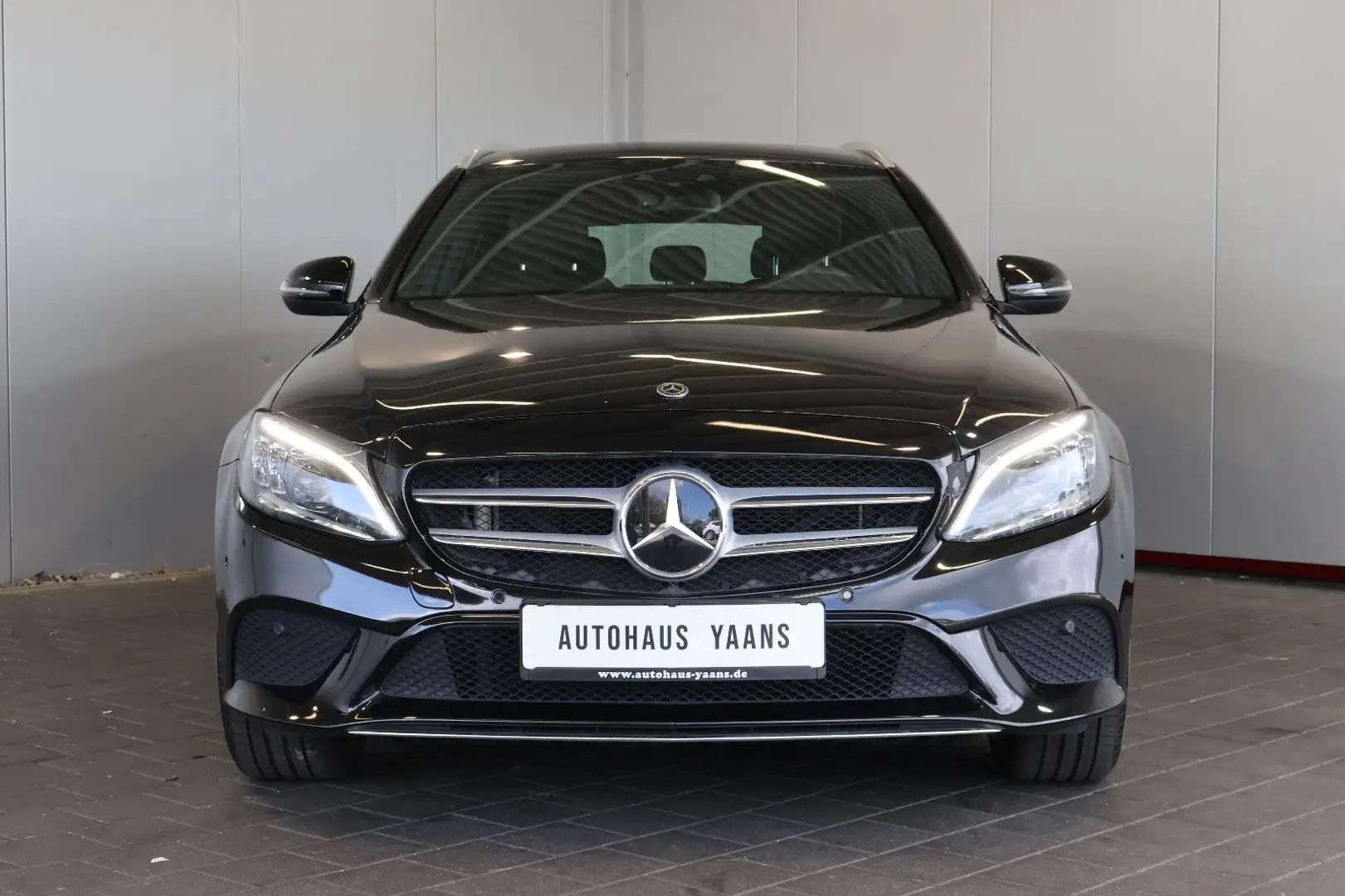 Mercedes-Benz C 300 d 4M Avantgarde DISTR.+MULTIBEAM+KEY+AHK Schwarz - 2