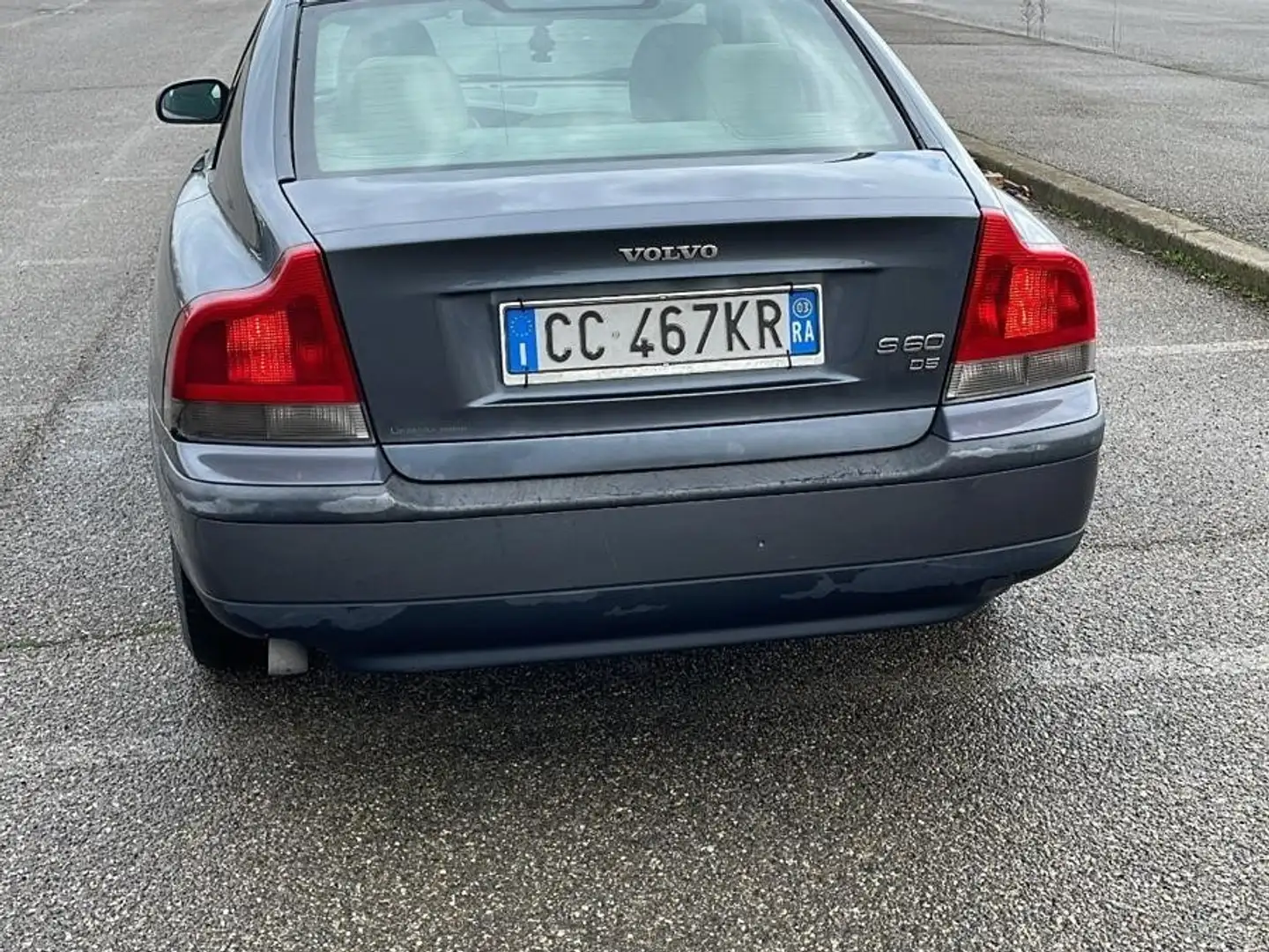 Volvo S60 2.4 d5 Optima 163cv Szary - 2
