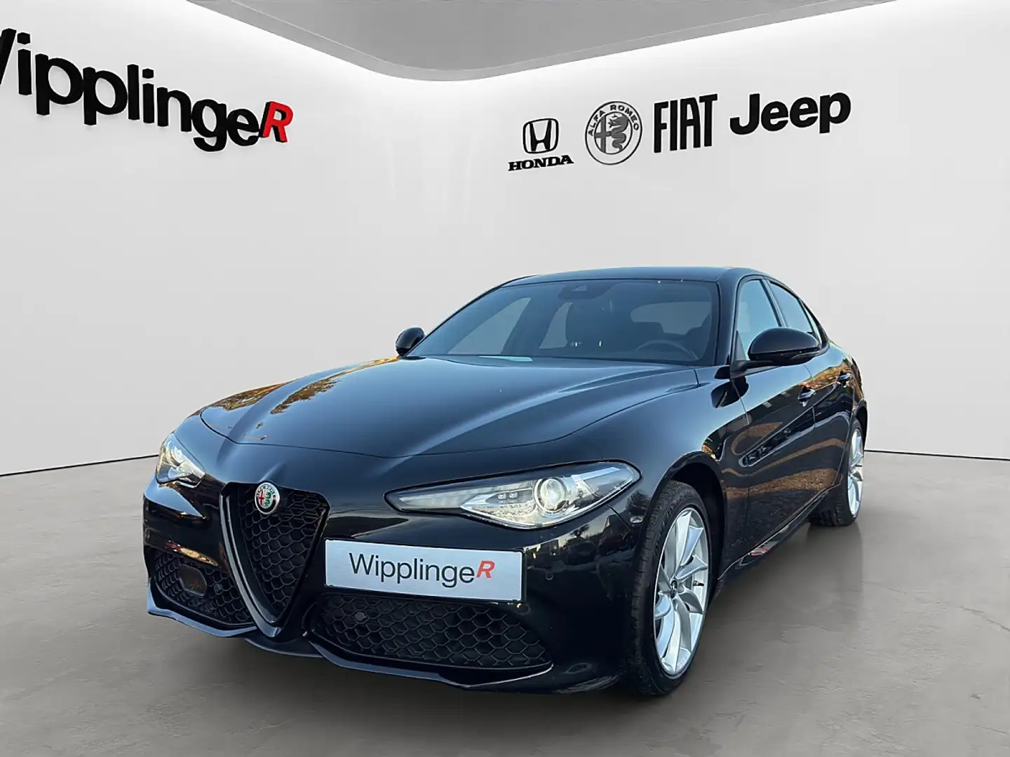 Alfa Romeo Giulia Super 2,0 16V 200 AT8 Schwarz - 1