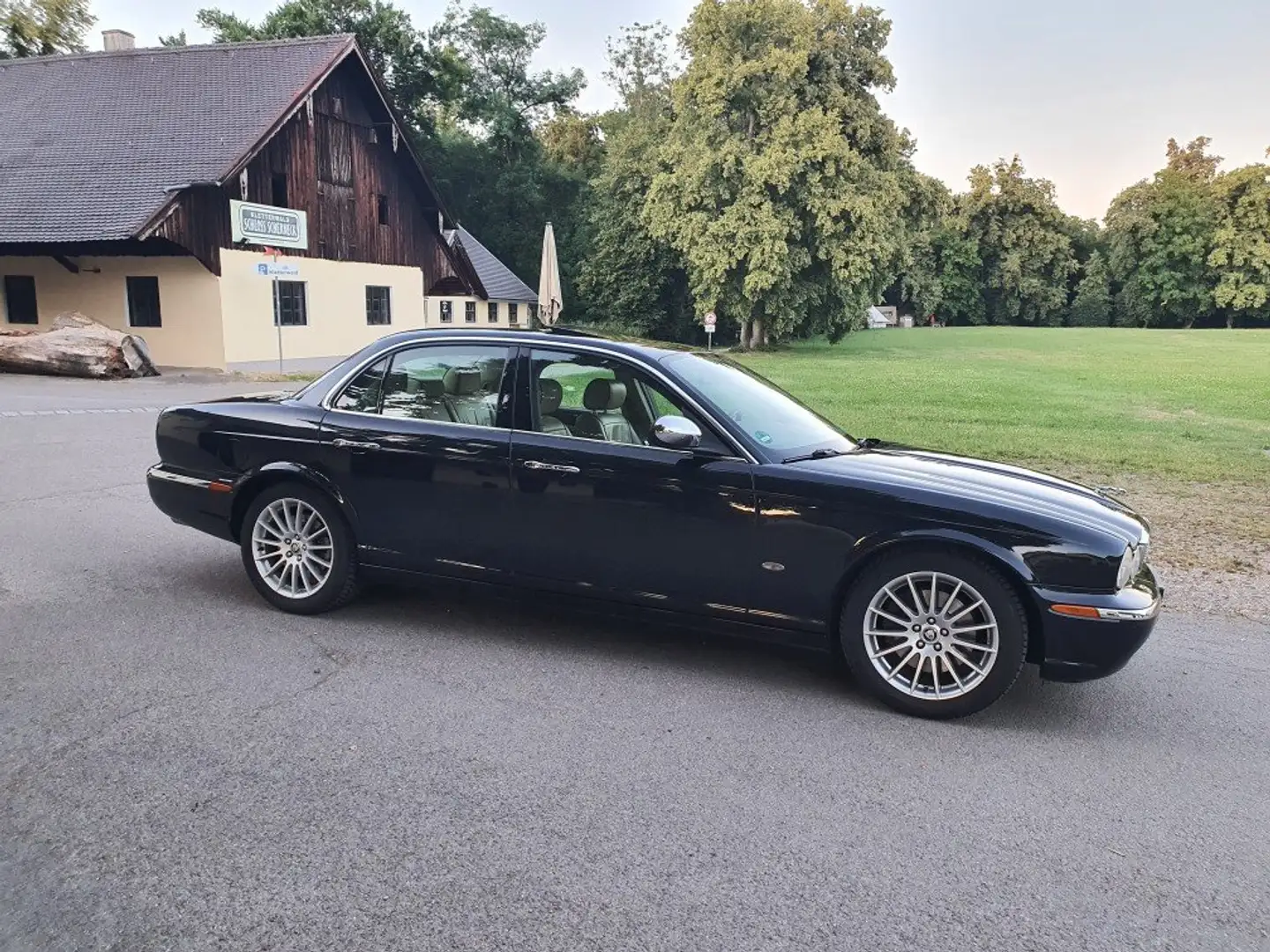 Jaguar XJ6 XJ6 2.7 Twin Turbo Diesel Executive Zwart - 2