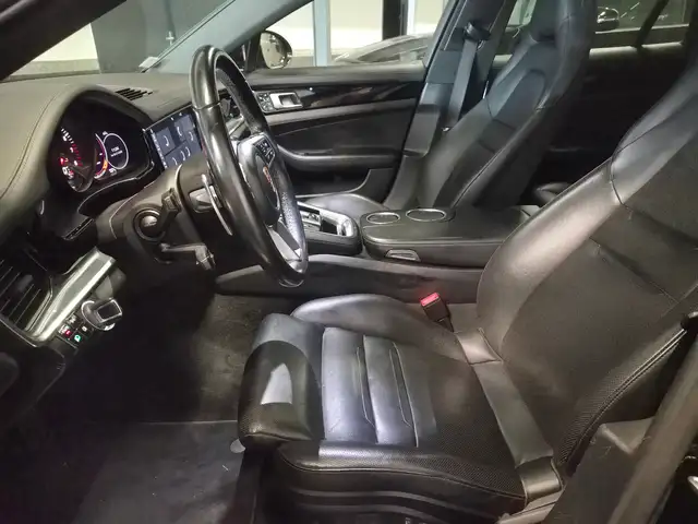 Porsche Panamera view 14