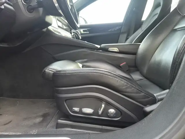 Porsche Panamera view 13