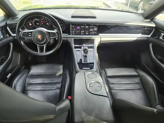 Porsche Panamera view 12