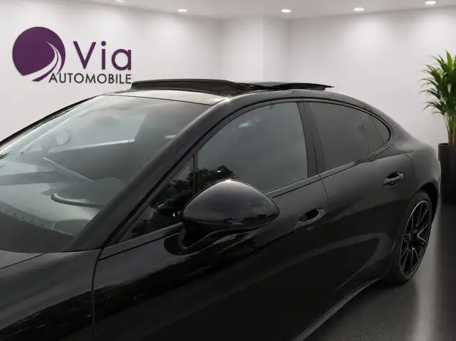 Porsche Panamera view 9
