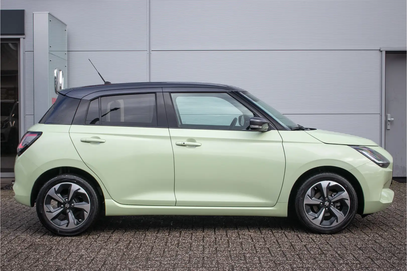 Suzuki Swift 1.2 Style Smart Hybrid -Dealerond. | Carplay | Cam Jaune - 2