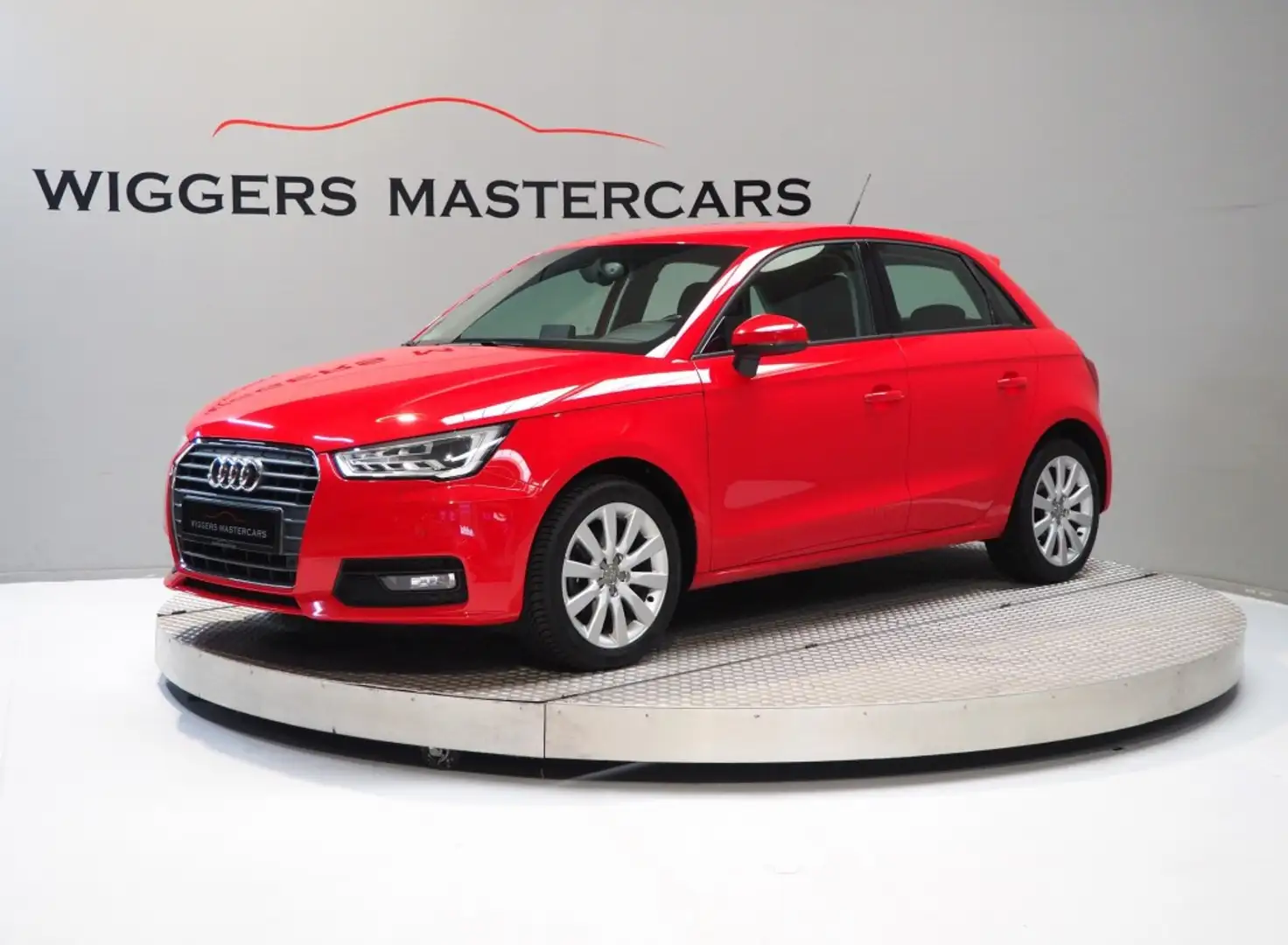 Audi A1 1.4 TDI 90 PK , Navigatie, Stoelverw, Parkeersenso Rood - 1