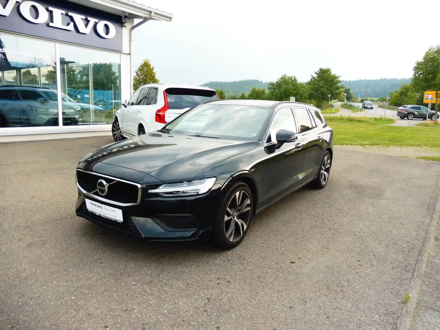Volvo V60 B3 Kombi Core Schwarz - 1