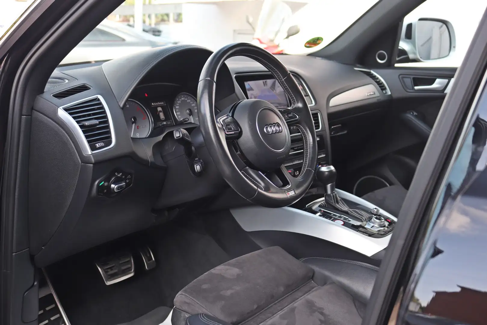 Audi SQ5 3.0 TDI Quat. 2.Hd*StandHzg*B&O*PANO*ACC*AHK Zwart - 2