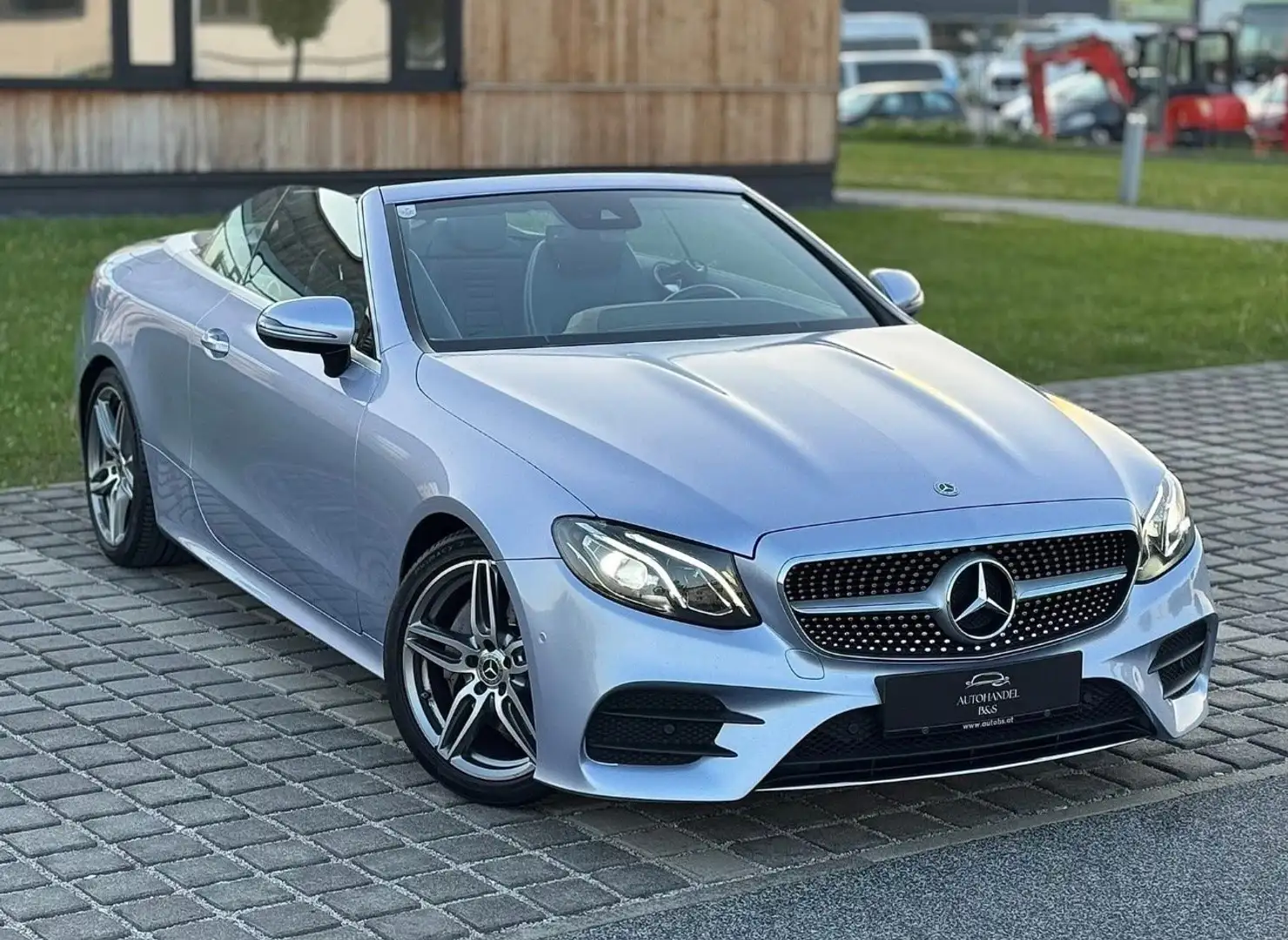 Mercedes-Benz E 200 E 200 Cabrio Aut. *AMG-LINE* Silber - 1
