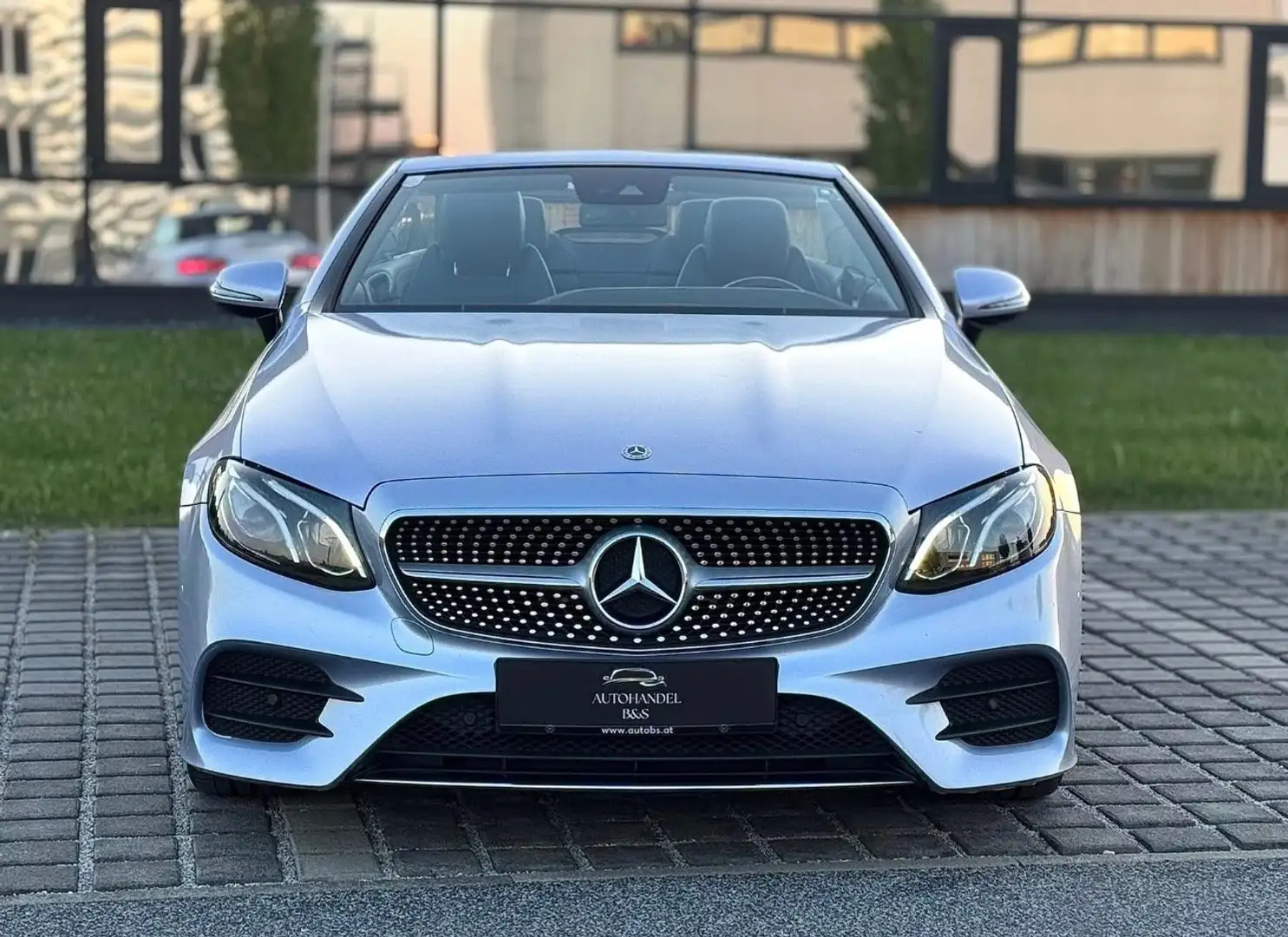 Mercedes-Benz E 200 E 200 Cabrio Aut. *AMG-LINE* Silber - 2