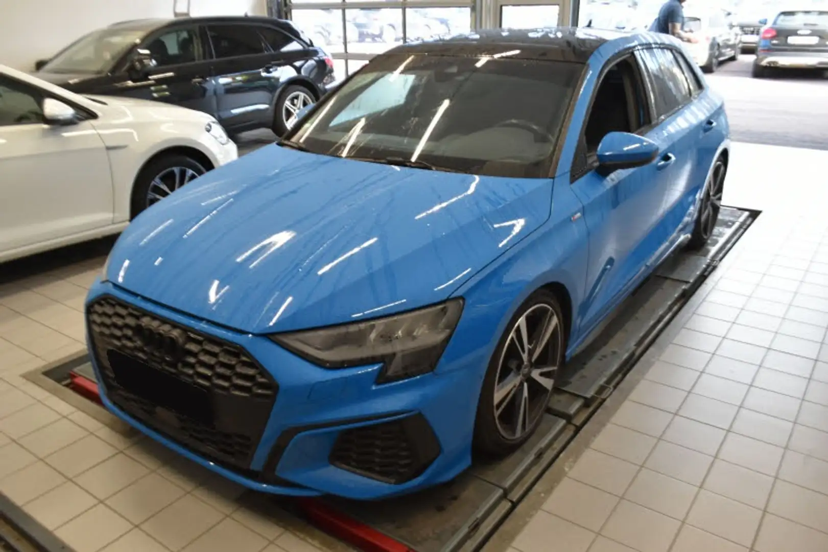 Audi A3 Sportback 30 TDI S line H&R PANO STANDHZG 18" Blau - 1