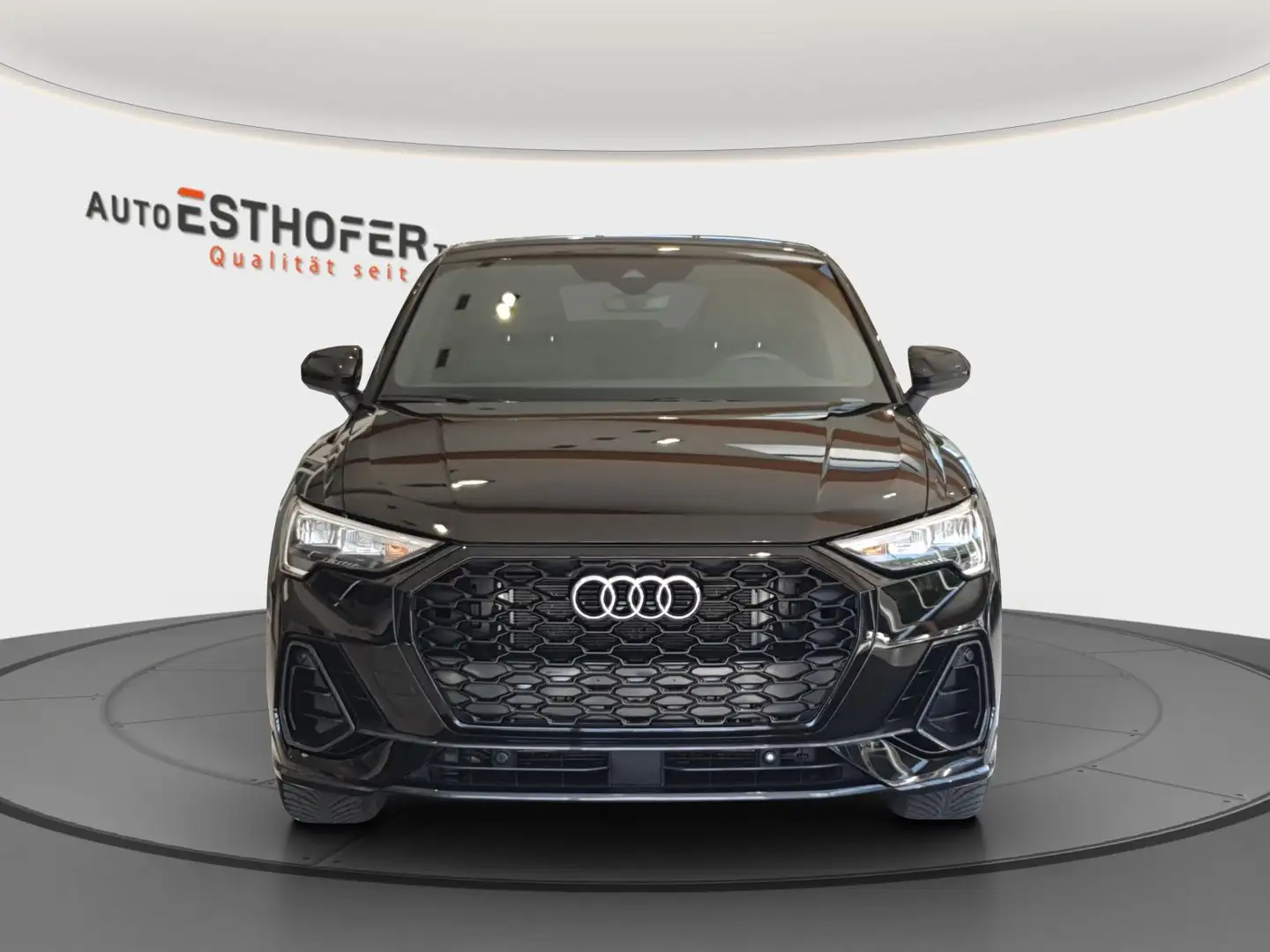 Audi Q3 e-tron 45 TFSI e Schwarz - 2
