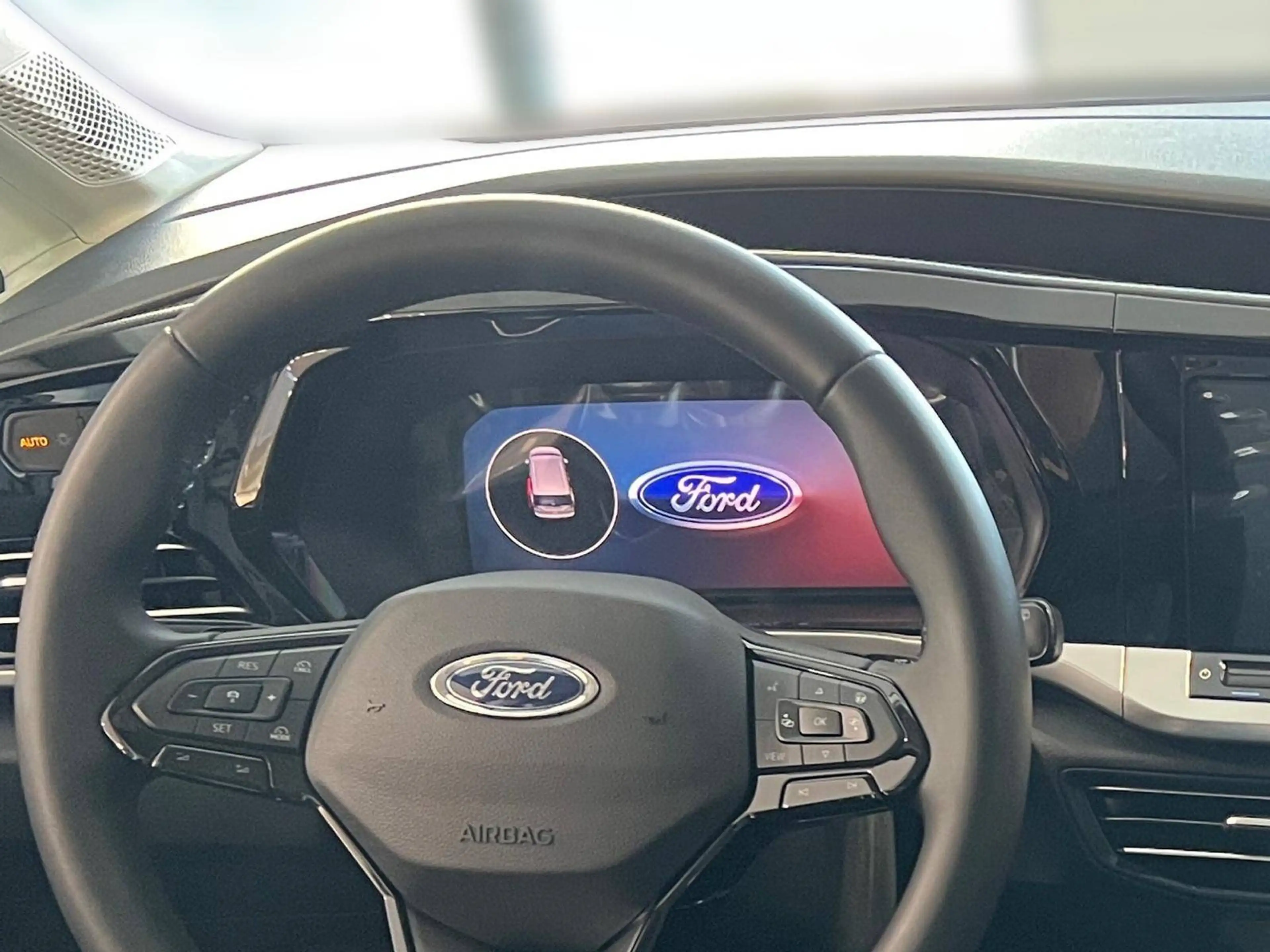 Ford Tourneo Connect Titanium — photo 12