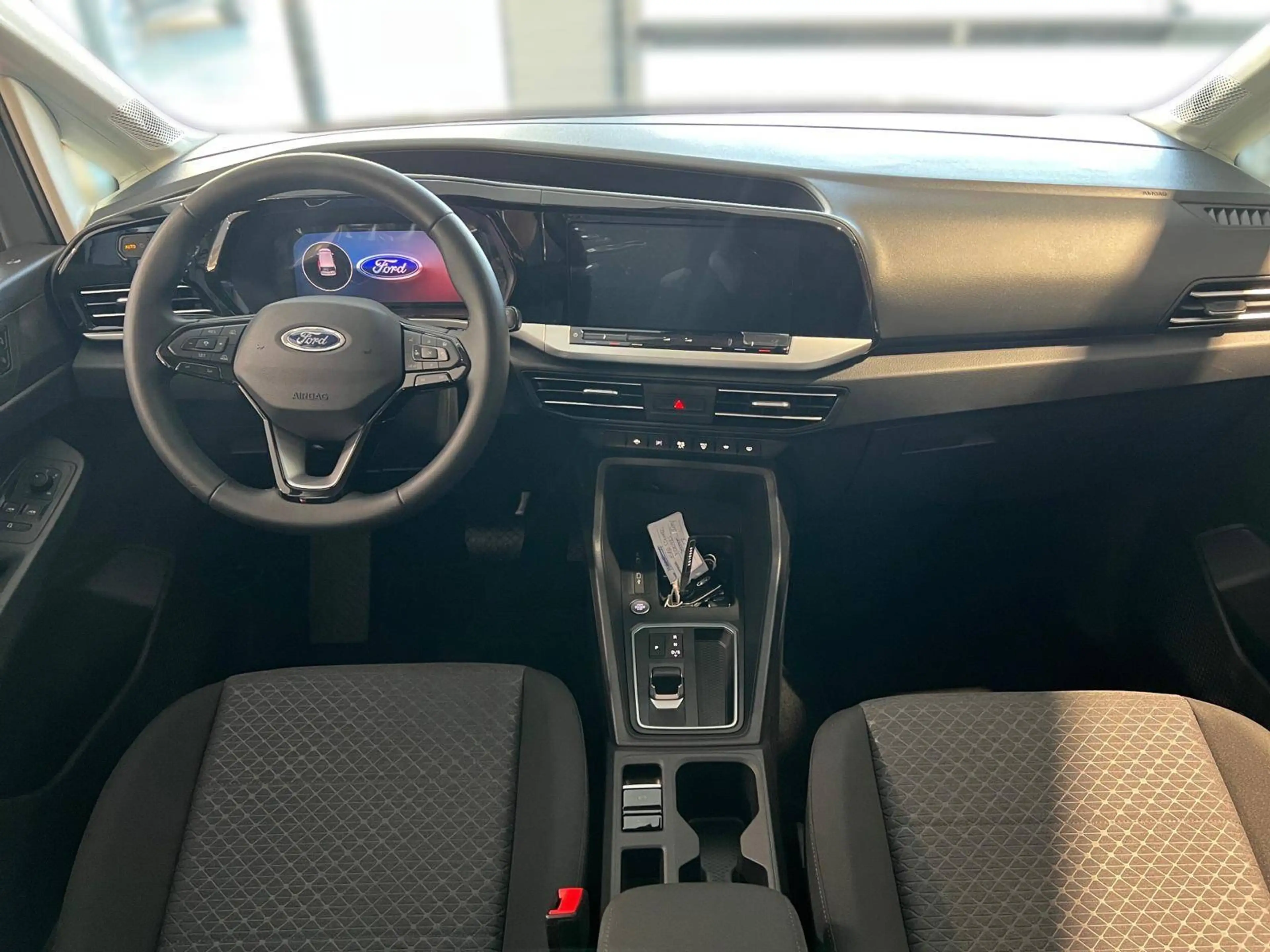 Ford Tourneo Connect Titanium — photo 11